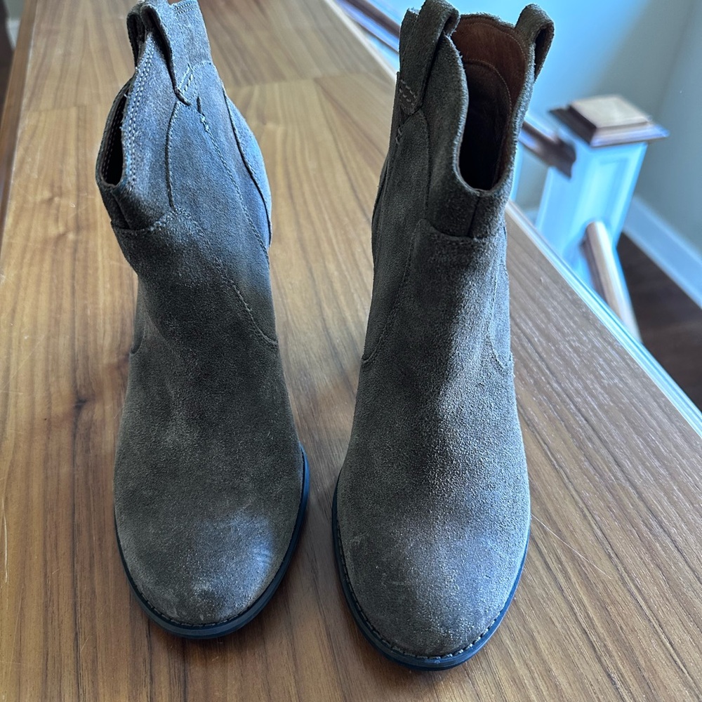 Indigo by Clarks Heath Harrier Taupe Ankle Boots.